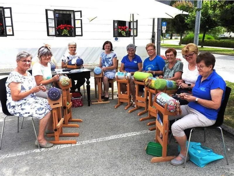 Keeping the craft of bobbin lacemaking alive