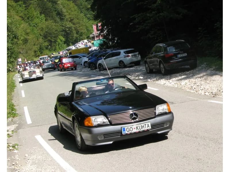 Utrinki s srečanja ljubiteljev starodobnikov pod Krvavcem