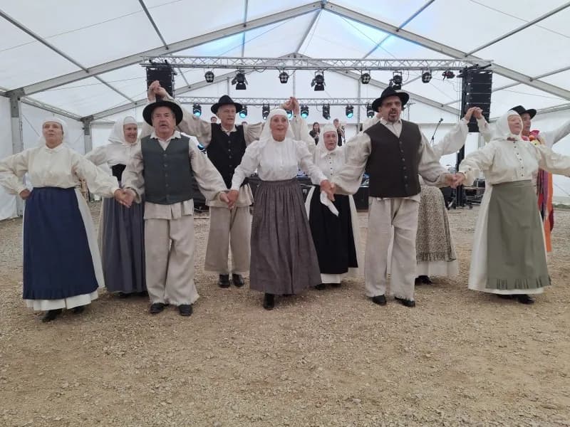 Utrinki s prireditve Pozdrav jeseni z gorenjskimi nageljni