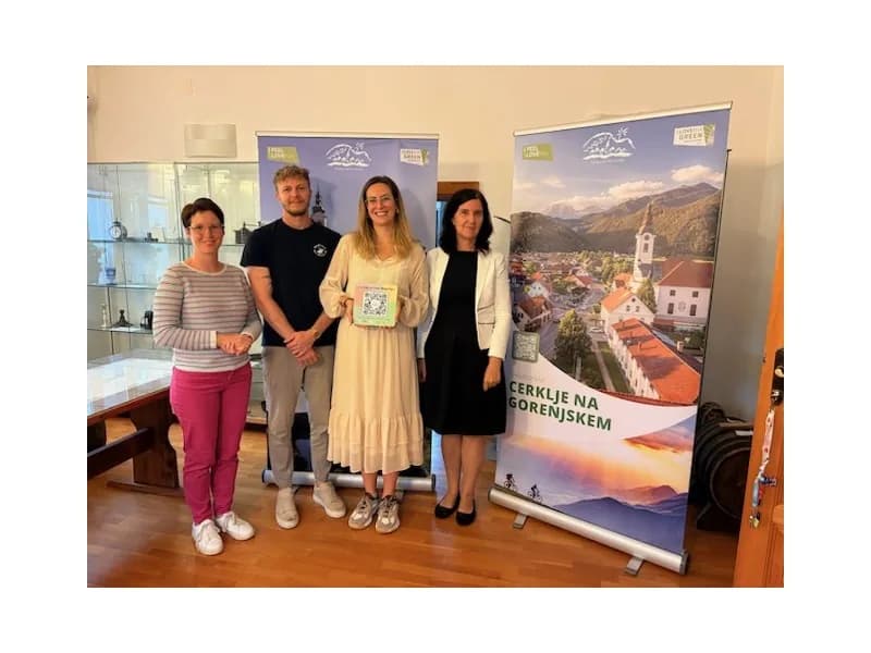 V Cerkljah predstavili sodoben digitalni turistični vodič – table s QR kodami