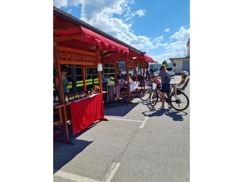 The buzz at today’s Cerklje Market