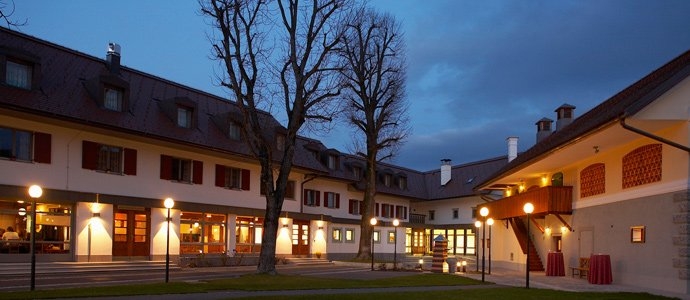 Hotel Dvor Jezeršek
